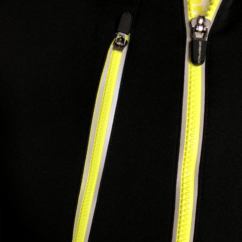 ZERO RESTRICTION Men's Black & Yellow Golf Performance Half Zip - Size MEDIUM - Picture 4 of 15